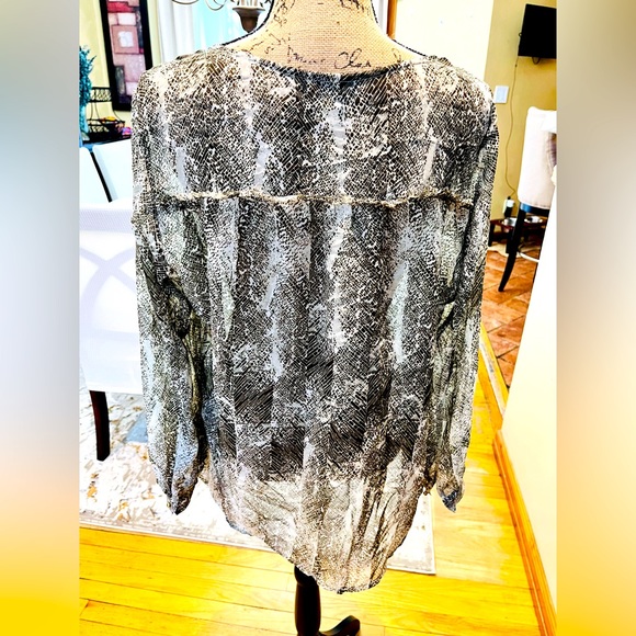 Daisy Fuentes Snakeskin Lace Up Blouse in Olive, Cream and Brown size XL - Picture 8 of 15